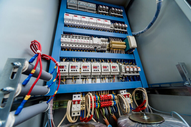 badosante-elettricista-servizio-impianto-elettrico-per-imprese-13