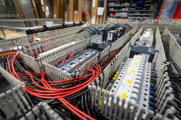 badosante-elettricista-servizio-impianto-elettrico-per-imprese-19