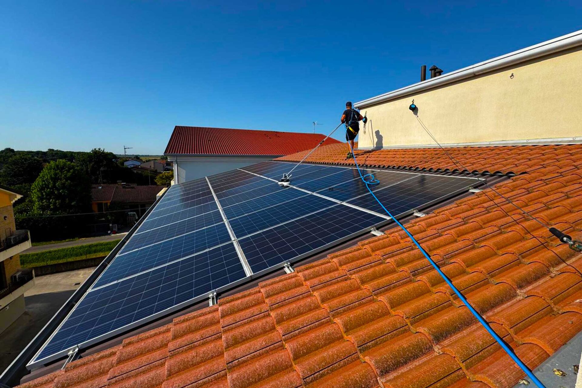 Manutenzione nel Condominio Arzergrande lavaggio manutenzione fotovoltaico Padova - Elettricista Badosante