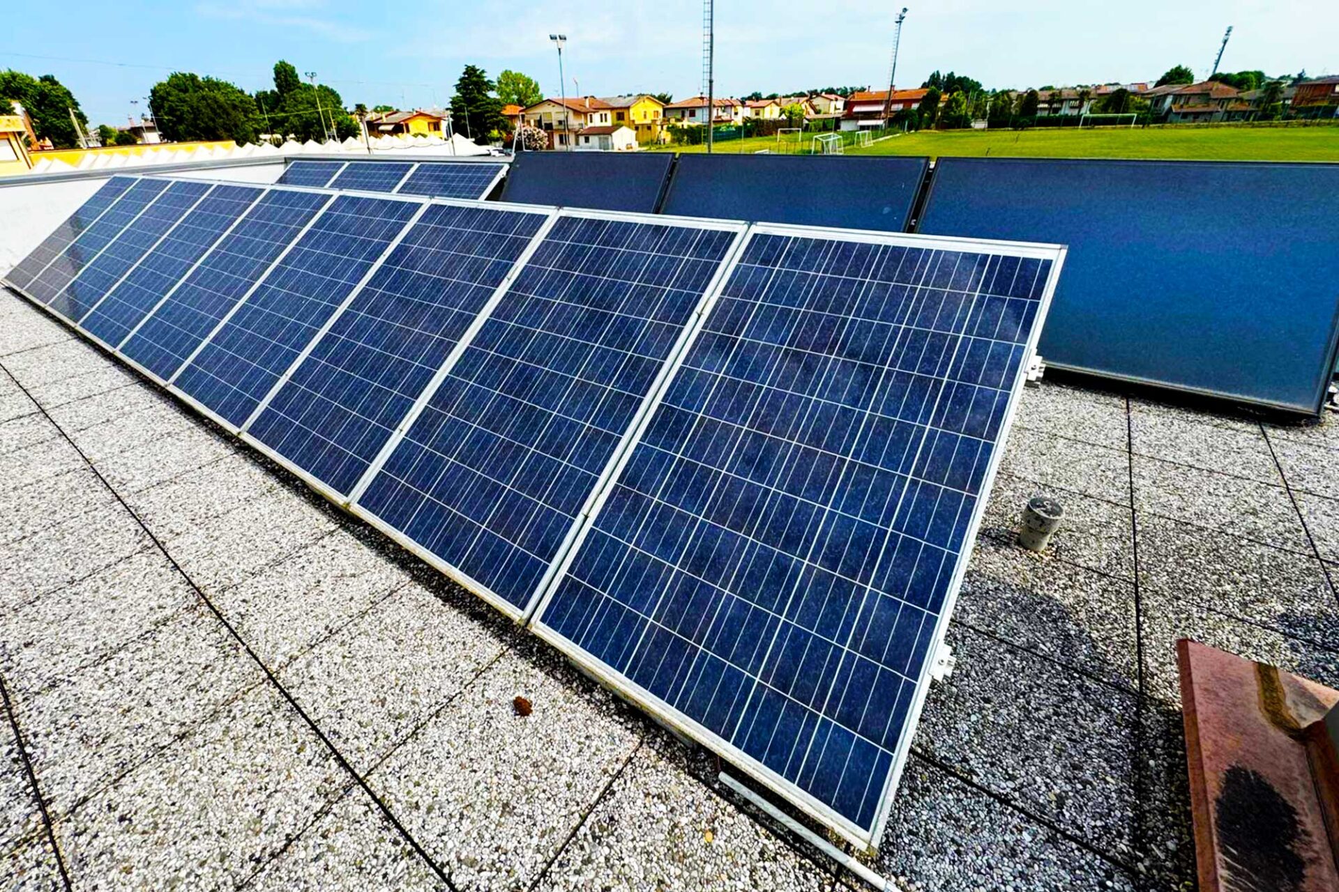 Lavaggio professionale pannelli fotovoltaici a Padova, alla scuola di Brugine - Elettricisti Bado Sante