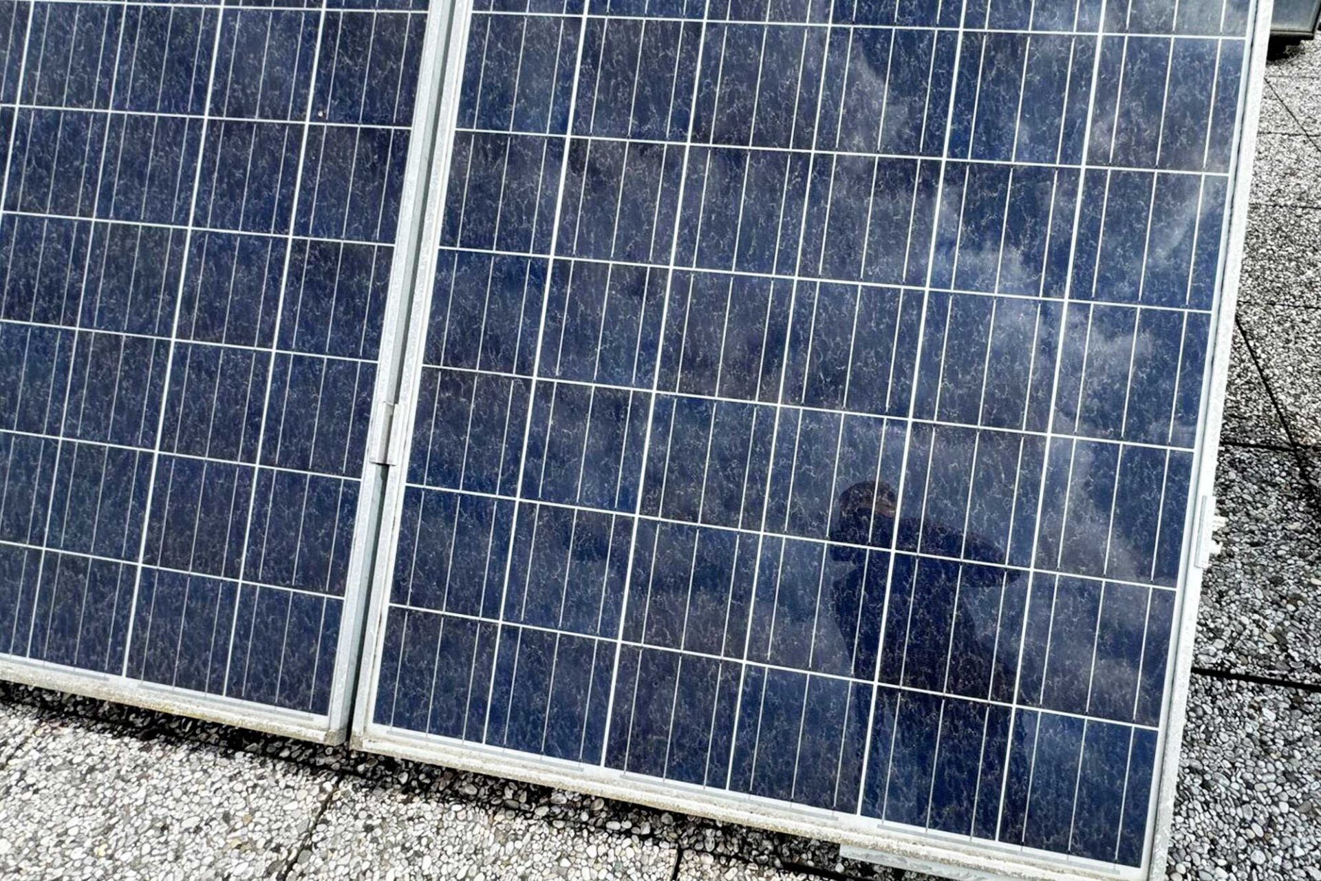 Prima del lavaggio professionale pannelli fotovoltaici a Padova, alla scuola di Brugine - Elettricisti Bado Sante